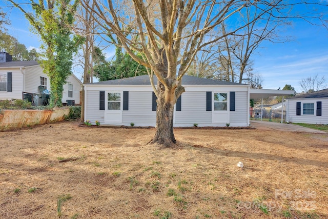 manufactured / mobile home featuring a carport