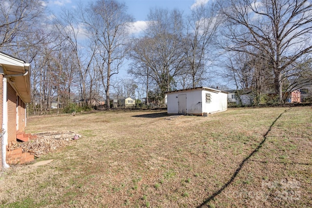 view of yard with an outdoor structure and a storage shed