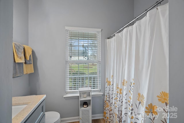 bathroom with visible vents, baseboards, toilet, a shower with curtain, and vanity