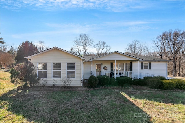 view of front of property featuring a porch and a front lawn