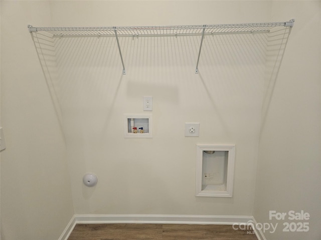 clothes washing area with washer hookup, hookup for a gas dryer, hookup for an electric dryer, laundry area, and baseboards