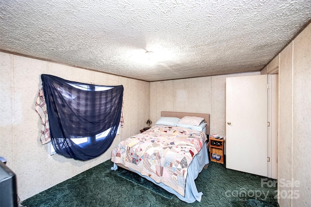 bedroom featuring a textured ceiling and carpet flooring