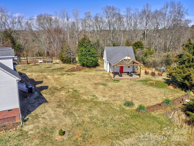 view of yard featuring a view of trees