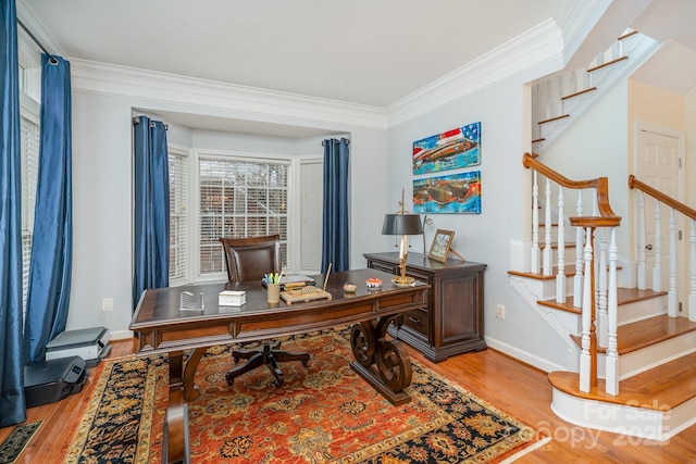 office featuring light wood-style floors, baseboards, visible vents, and ornamental molding