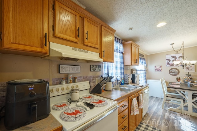 kitchen with dark wood-style flooring, white electric stove, ornamental molding, a sink, and under cabinet range hood