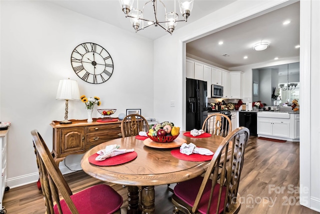 dining space with a chandelier, recessed lighting, dark wood-style flooring, and baseboards