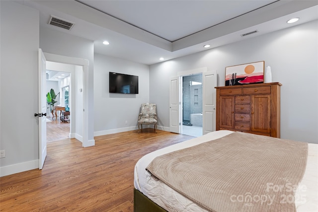 bedroom featuring baseboards, recessed lighting, visible vents, and light wood-style floors