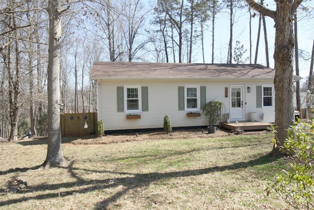 ranch-style house featuring fence and a front yard