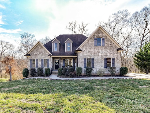 view of front of home featuring brick siding and a front yard