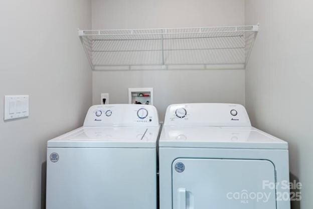 laundry area with laundry area and washing machine and clothes dryer