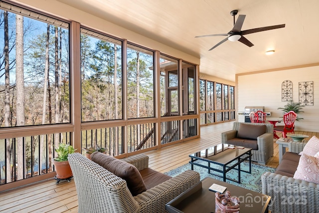 sunroom featuring a ceiling fan