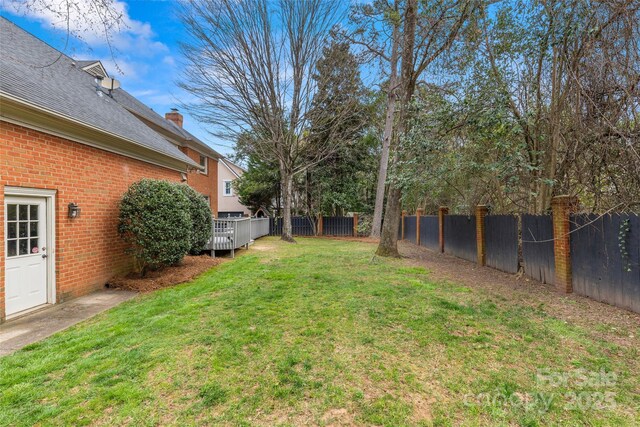 view of yard featuring a fenced backyard