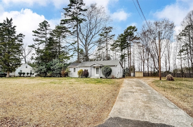 ranch-style home featuring a front yard