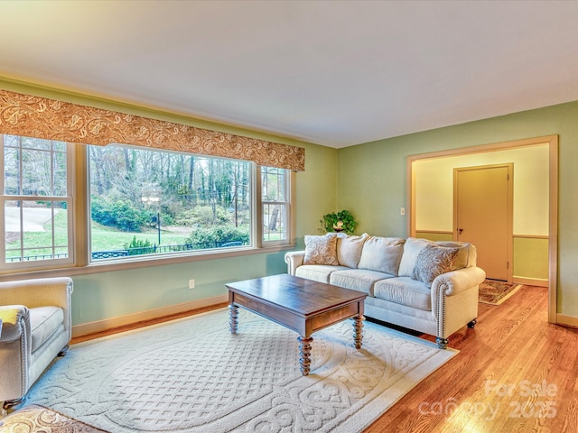 living area featuring light wood-style flooring and baseboards