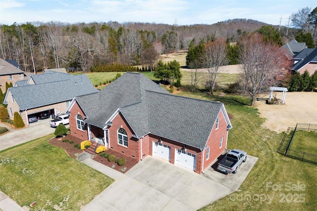 bird's eye view featuring a wooded view