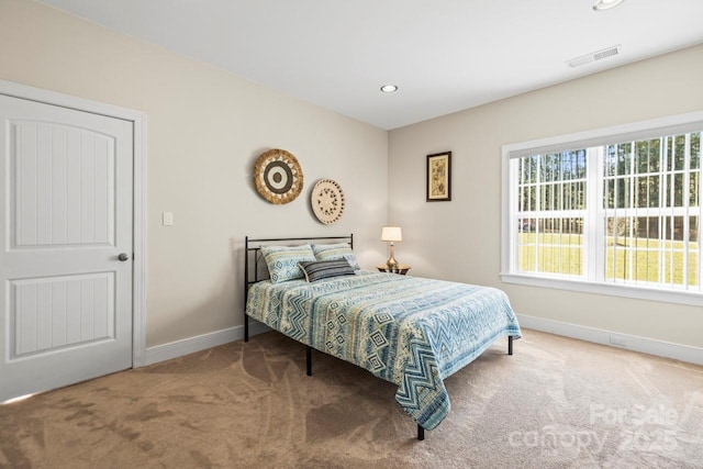 bedroom featuring carpet floors, baseboards, visible vents, and recessed lighting