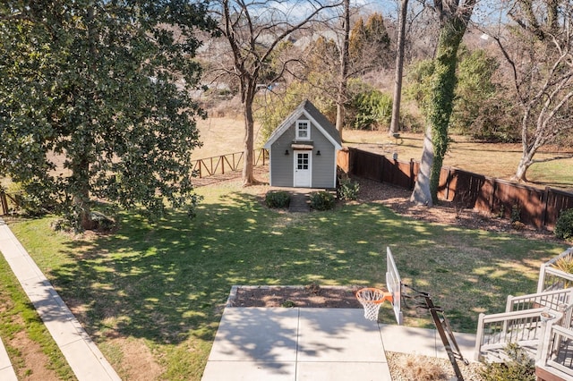 view of yard featuring an outbuilding and a fenced backyard