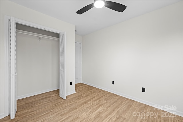 unfurnished bedroom featuring light wood-type flooring, baseboards, a closet, and ceiling fan