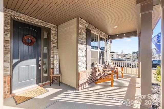 entrance to property featuring covered porch