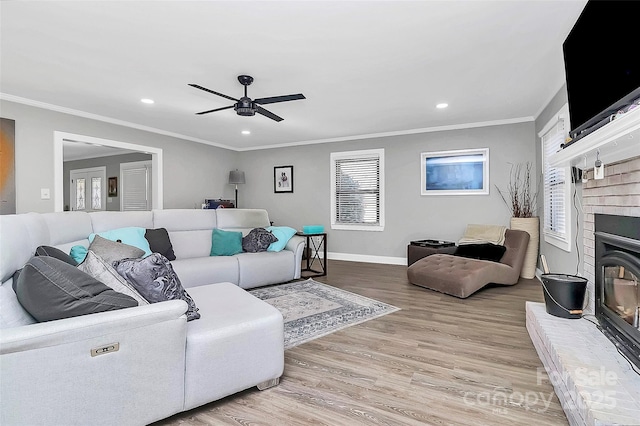 living area with recessed lighting, crown molding, baseboards, and wood finished floors