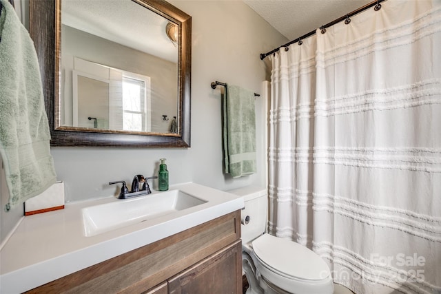 full bathroom with a textured ceiling, vanity, toilet, and a shower with curtain