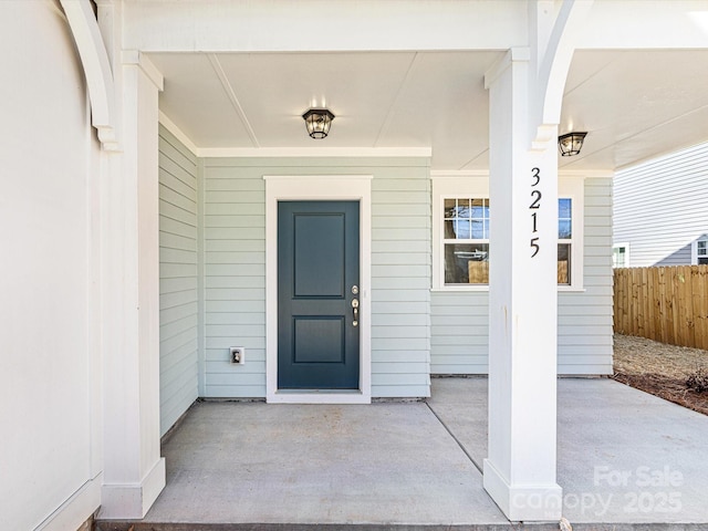 entrance to property with fence