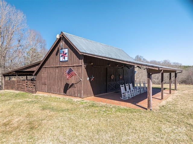 view of outdoor structure featuring an outbuilding