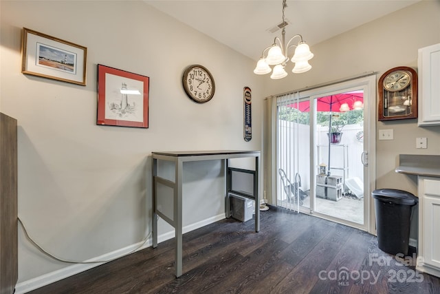 dining area with baseboards, dark wood-style flooring, visible vents, and an inviting chandelier