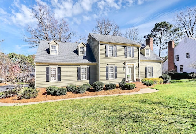 view of front of house featuring a front lawn