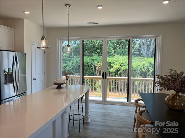 dining space with visible vents, wood finished floors, and recessed lighting