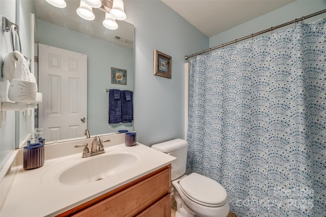 full bath with curtained shower, visible vents, toilet, an inviting chandelier, and vanity