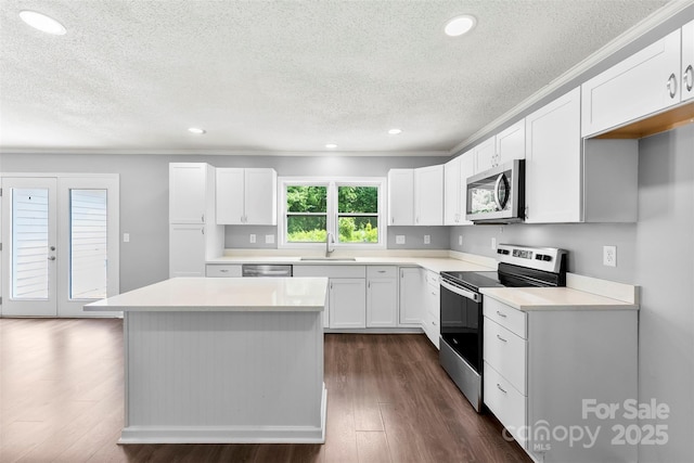 228 Tot Dellinger Rd, Cherryville, NC 28021 - kitchen featuring stainless steel appliances, a textured ceiling, a sink, white cabinets, and dark wood-style floors