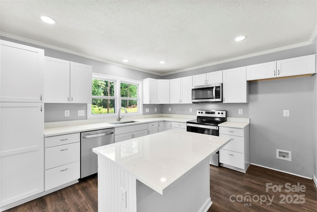 228 Tot Dellinger Rd, Cherryville, NC 28021 - kitchen with stainless steel appliances, a sink, a textured ceiling, crown molding, and white cabinets