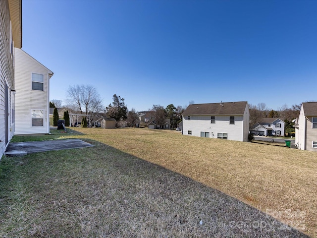 view of yard featuring a residential view