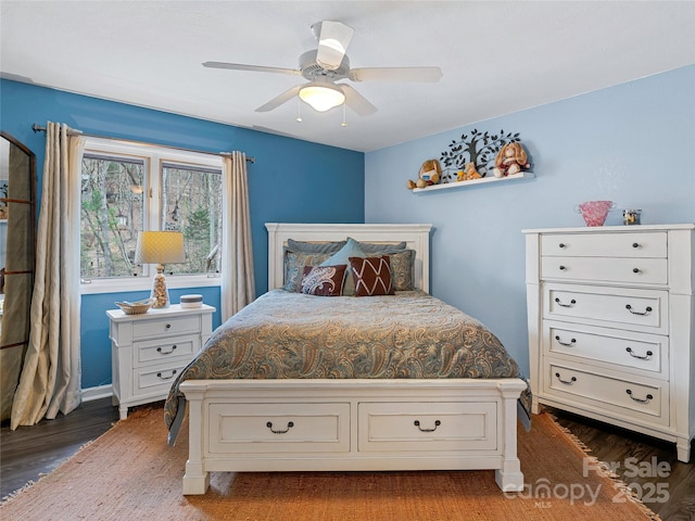 bedroom with dark wood-style floors and a ceiling fan