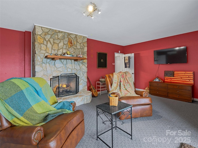 carpeted living room featuring a fireplace and baseboards