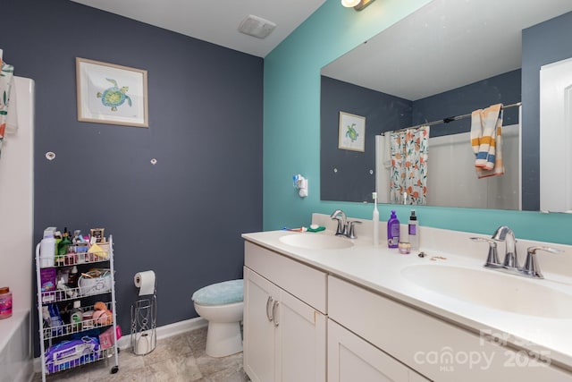 full bath featuring double vanity, a sink, toilet, and a shower with curtain