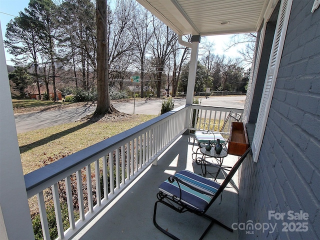 balcony featuring covered porch