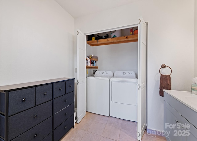 washroom with laundry area and washer and clothes dryer