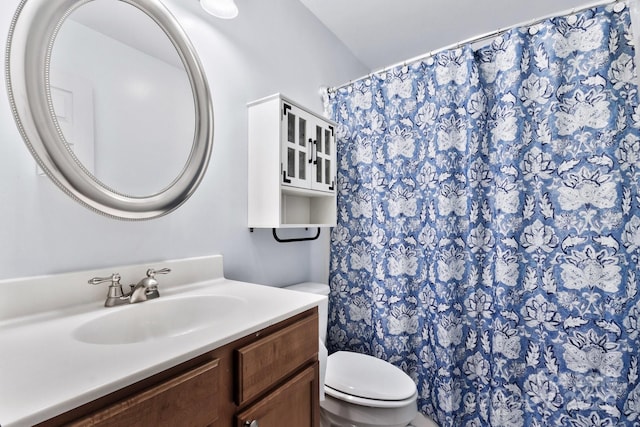 full bathroom with vanity, toilet, and a shower with curtain