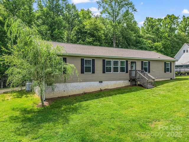 981 Gilliam Mountain Rd, Hendersonville, NC 28792 - view of front of property with a front lawn and crawl space