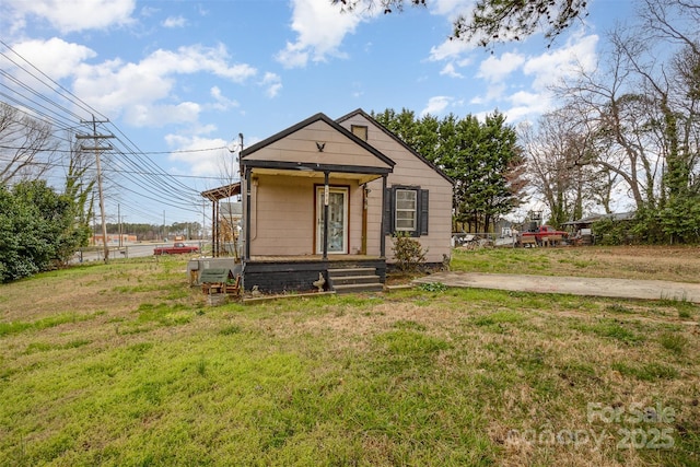 bungalow-style house featuring a front lawn