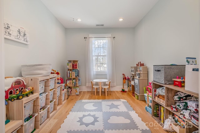 rec room featuring baseboards, visible vents, wood finished floors, and recessed lighting