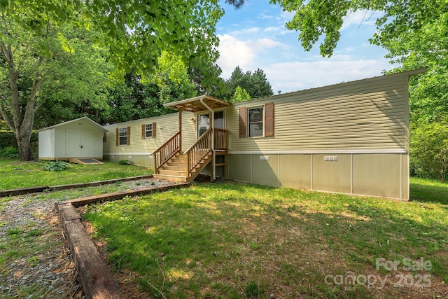 843 Deep Gap Loop Rd, Flat Rock, NC 28731 - rear view of house featuring a lawn