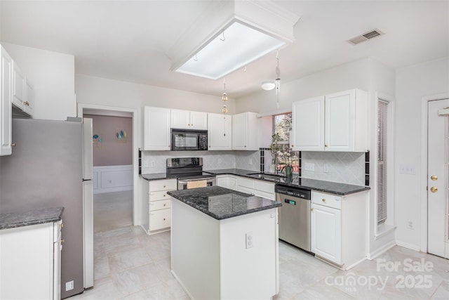 kitchen with visible vents, white cabinets, stainless steel appliances, and a sink