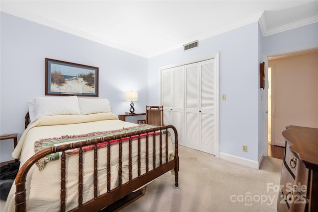 bedroom with baseboards, visible vents, light colored carpet, crown molding, and a closet