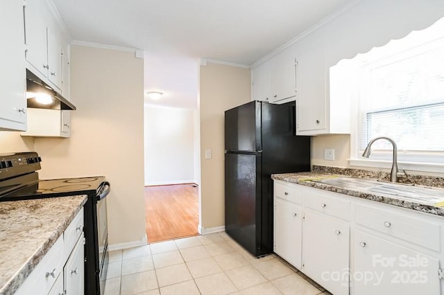 kitchen featuring a sink, crown molding, under cabinet range hood, and black appliances