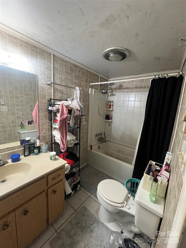 full bath featuring tile walls, visible vents, toilet, shower / bath combo with shower curtain, and tile patterned floors