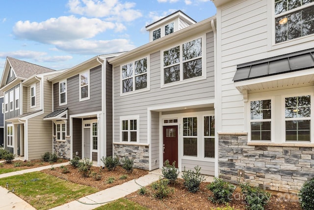 multi unit property featuring stone siding