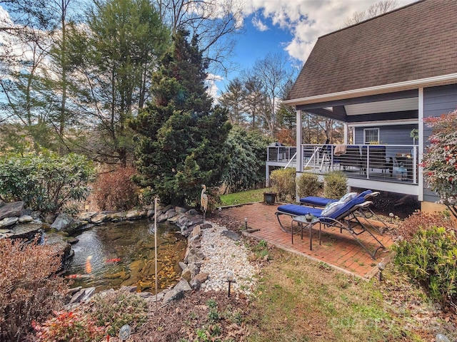 view of yard featuring a patio